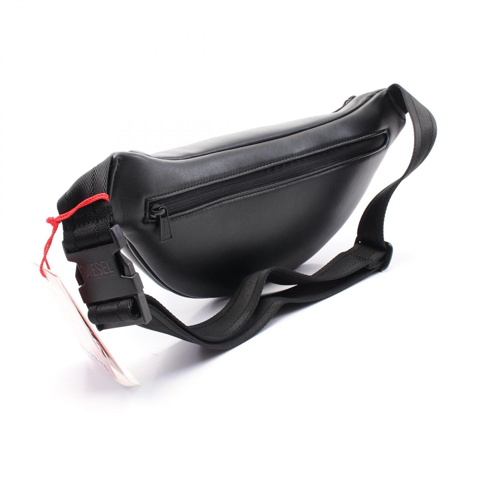 DIESEL ブラック レザー ショルダーバッグ DIESEL（ディーゼル）の「ユニセックス レザー ショルダーバッグ