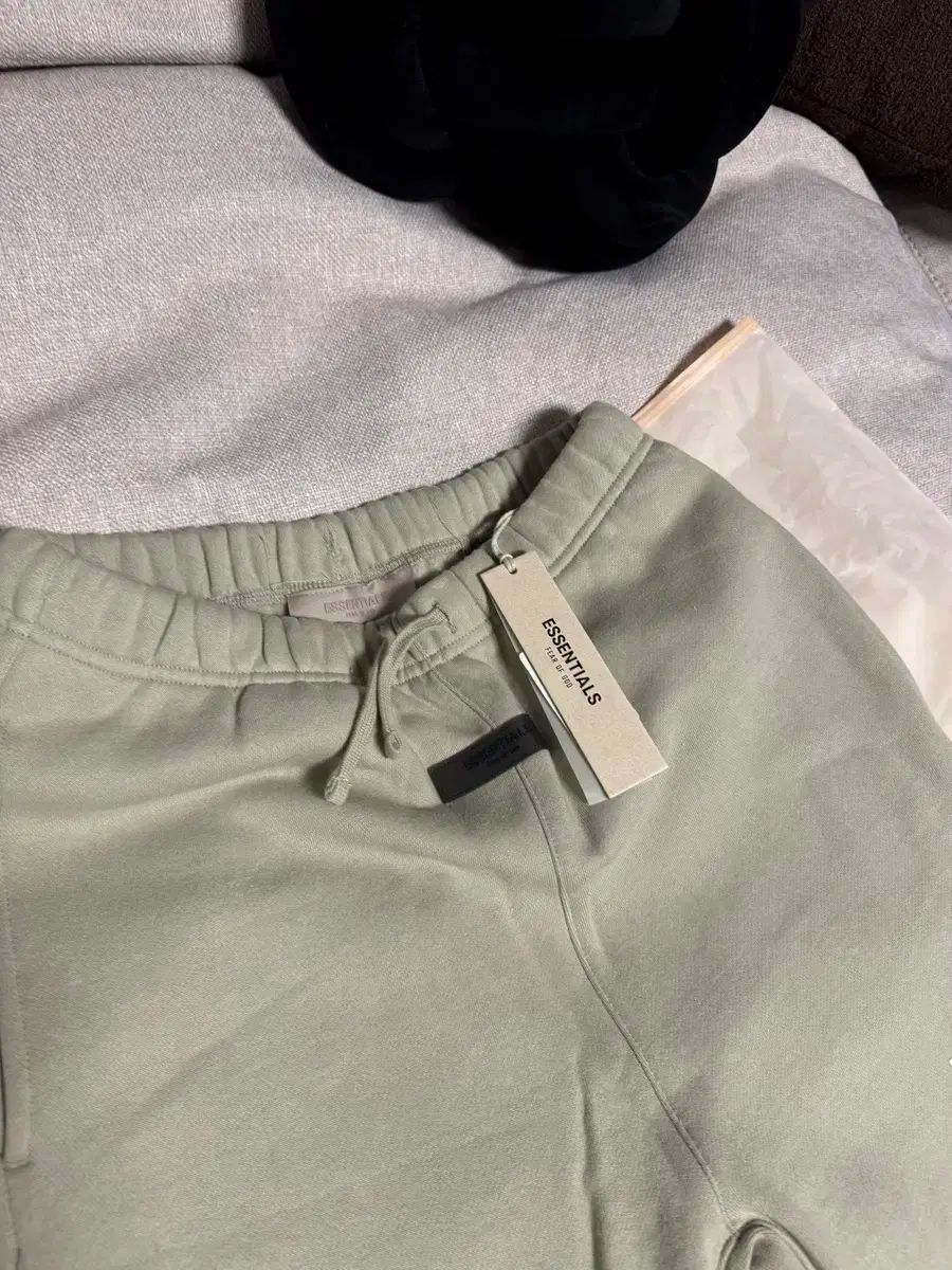 限定品 エッセンシャル パンツ