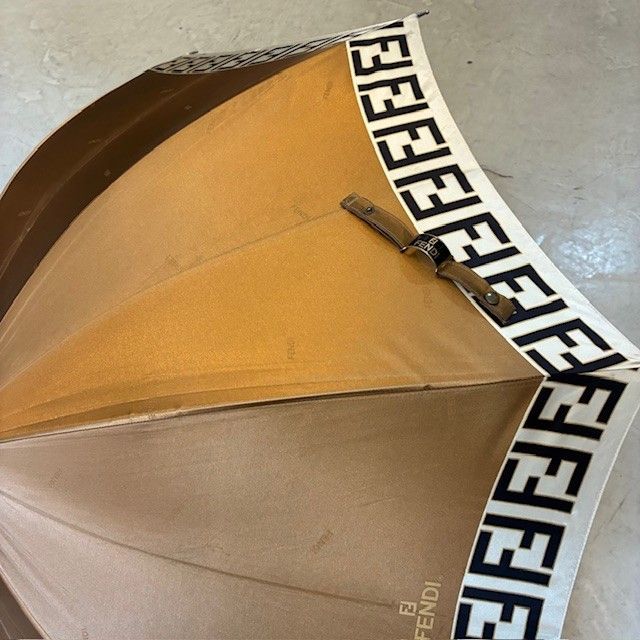 ✨超希少極美品✨ 廃盤品 フェンディ ズッカ FF柄 FFロゴ ゴールド 長傘 ✨超希少極美品✨ 廃盤品 フェンディ ズッカ FF柄 FFロゴ