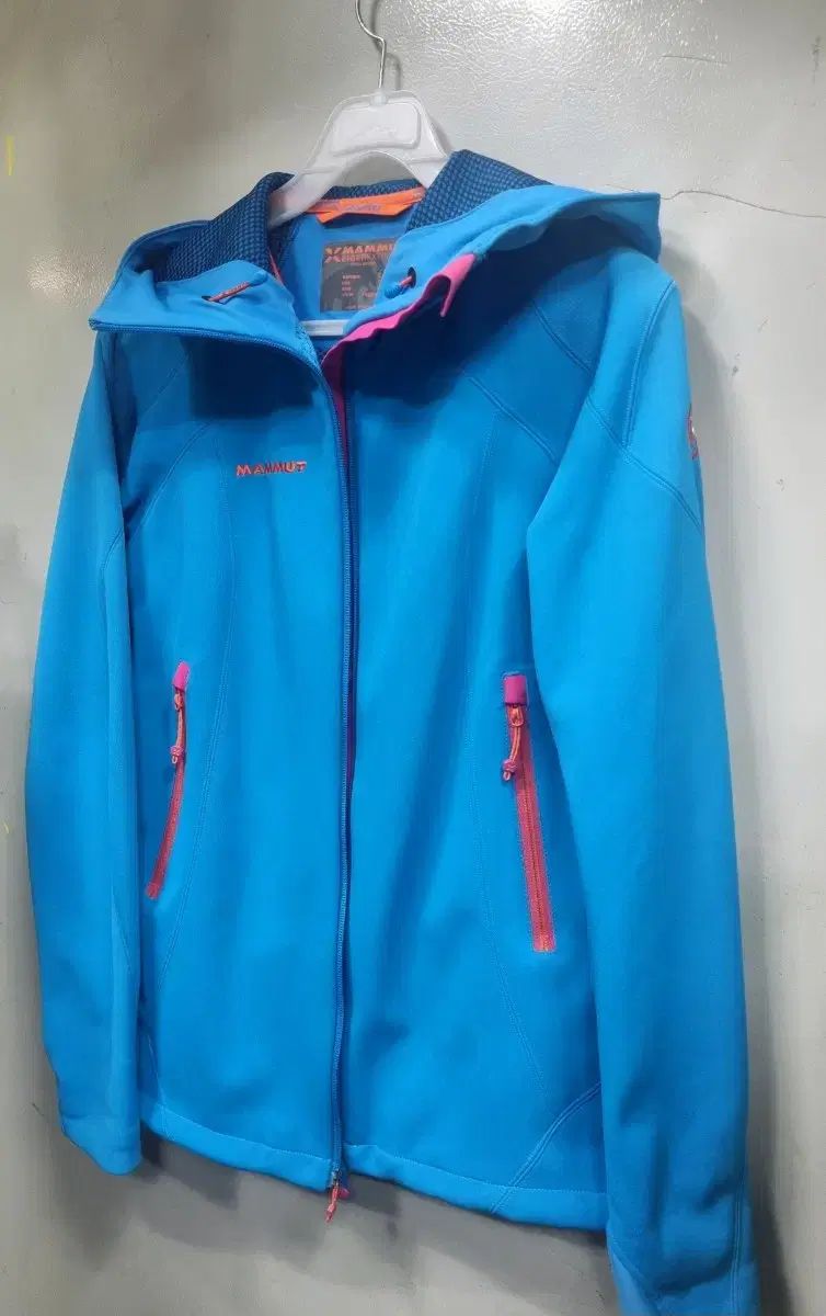 MAMMUT
