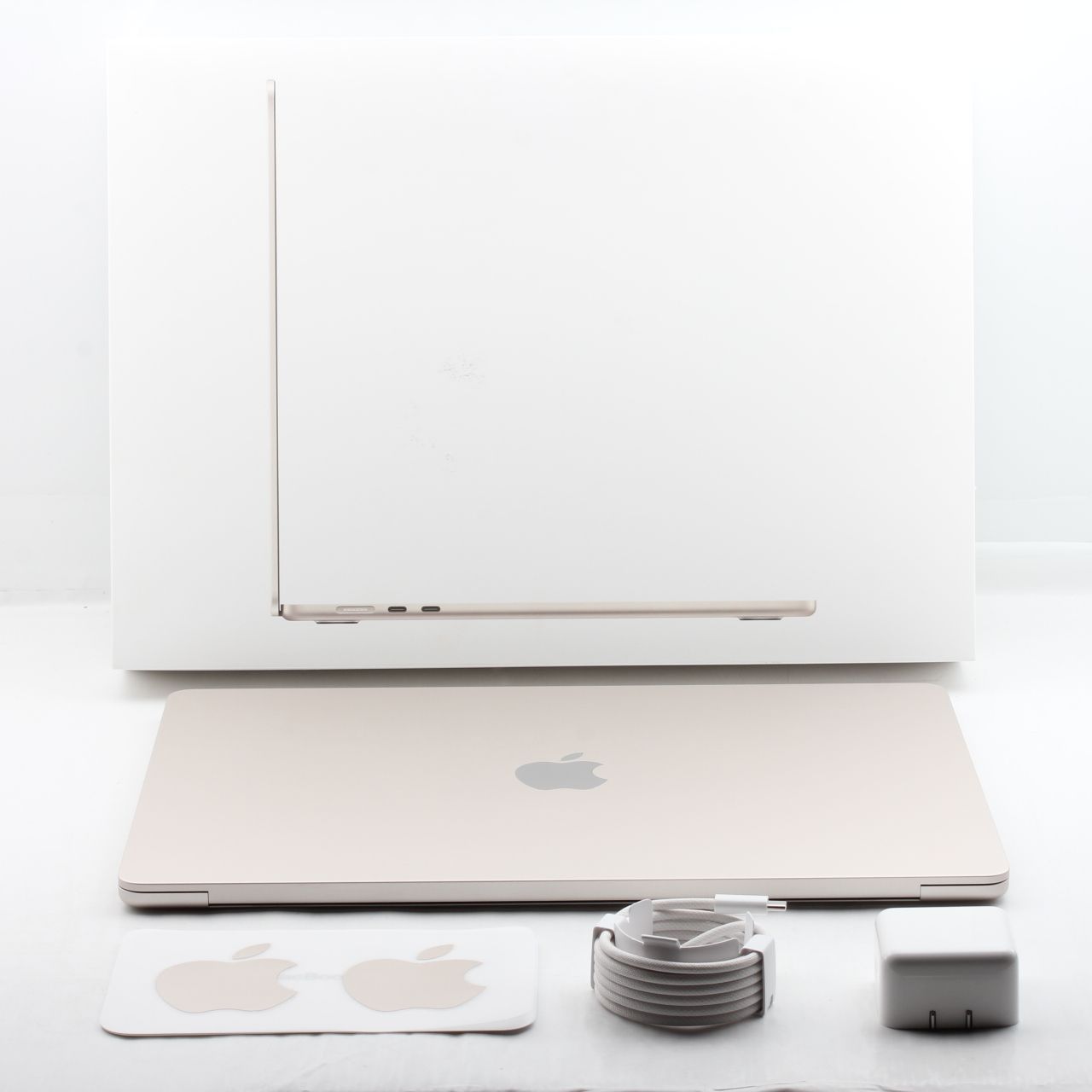 MacBook Air スターライト ［MRYR3J/A］ 展示美品 Apple MacBook Air Liquid Retinaディスプレイ 13.6 MRXT3J/A