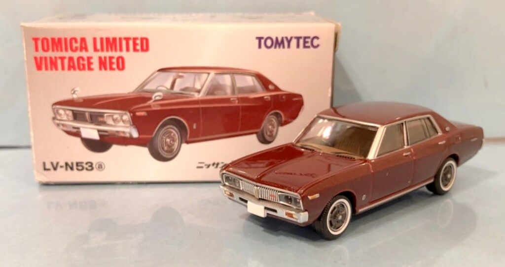 TOMYTEC TOMICA LIMITED VINTAGE NEO 日産ローレル 2000SGX (茶) LVN53a