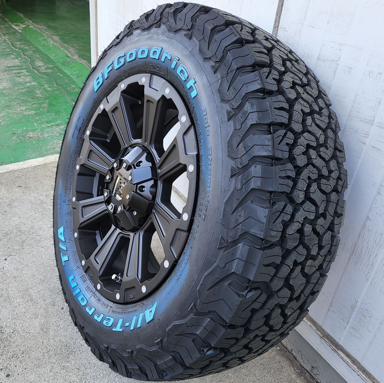 BFGoodrich 16インチタイヤ、ホイールセット 16インチホイール付きBFGoodrich BFグッドリッチ All-Terrainスパイク