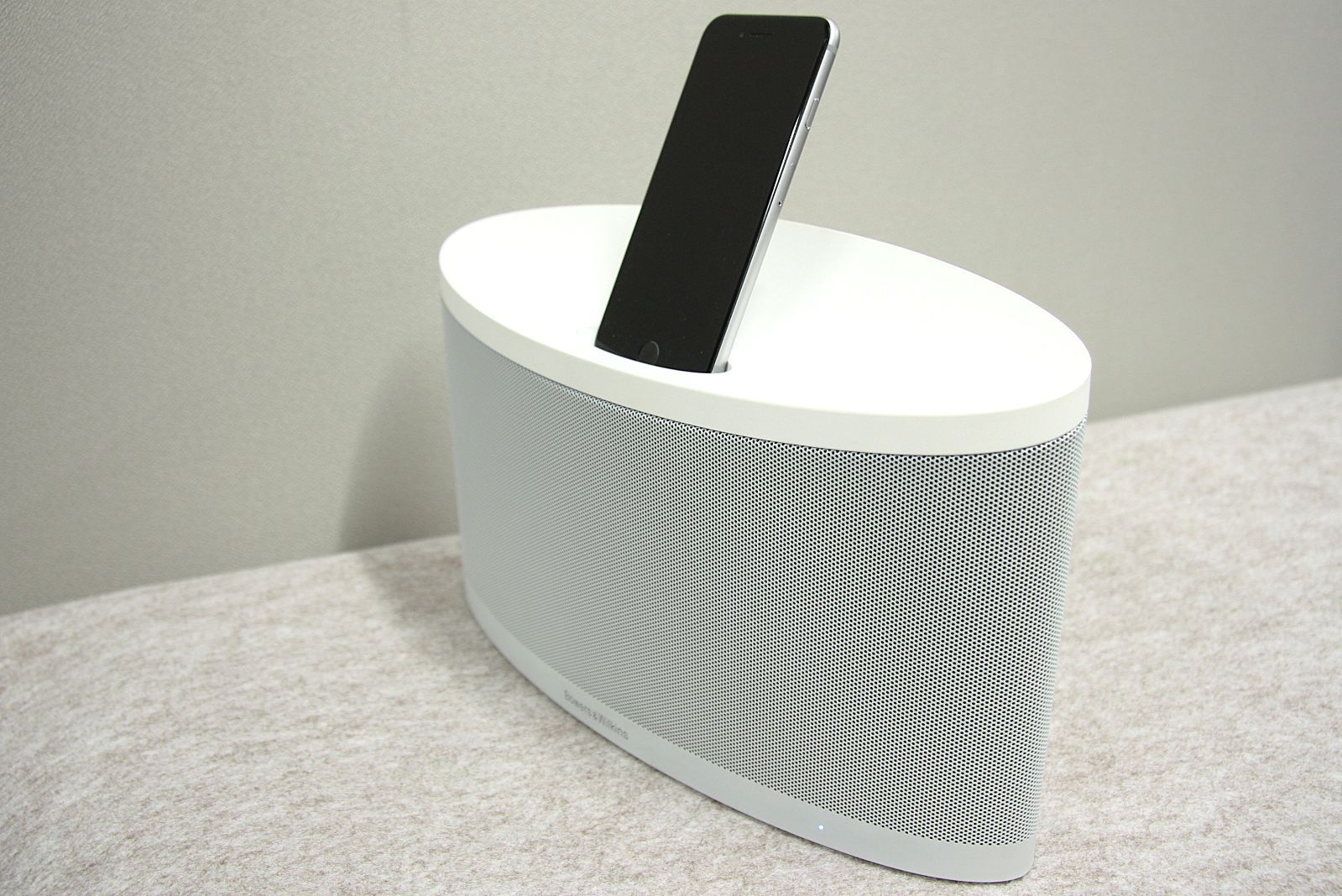 Bowers & Wilkins ipodドックスピーカー　Z2 Amazon.com: B&W Z2 Wireless Music System LCM : Electronics