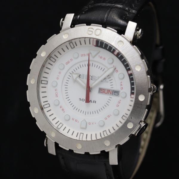 稼働 ディーゼル DZ-1168 デイデイト ラウンド QZ ホワイト文字盤 メンズ腕時計 TKD 2000000 NSK