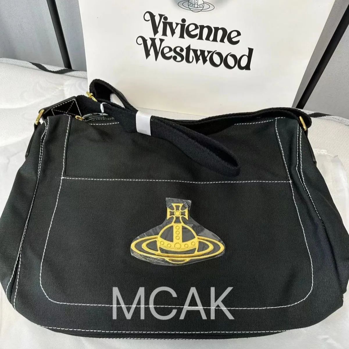 美品 Vivienne Westwood ヴィヴィアン ウエストウッド ロングショルダーバッグ 斜め掛け メッセンジャーバッグ 大容量 男女兼用 レディース ファッション エッジウェア ショルダーバッグ