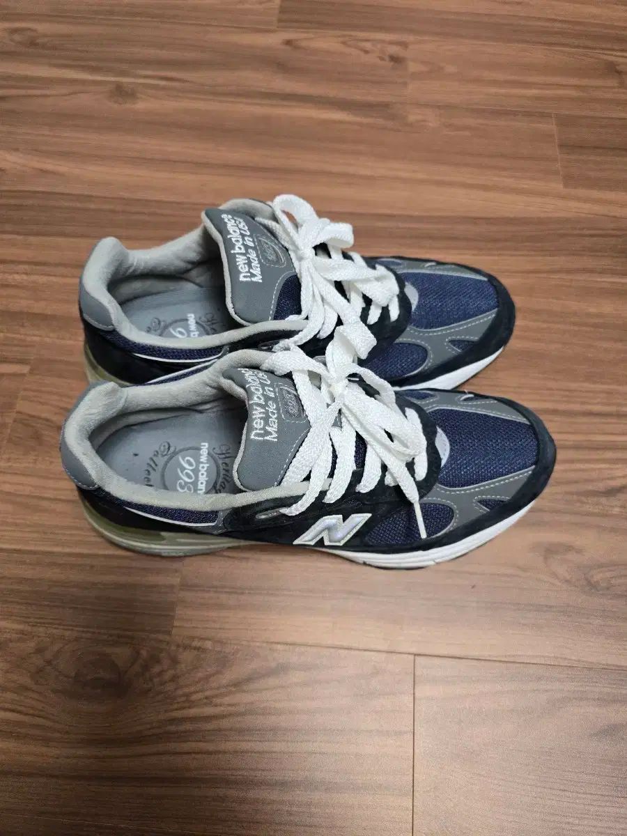 993