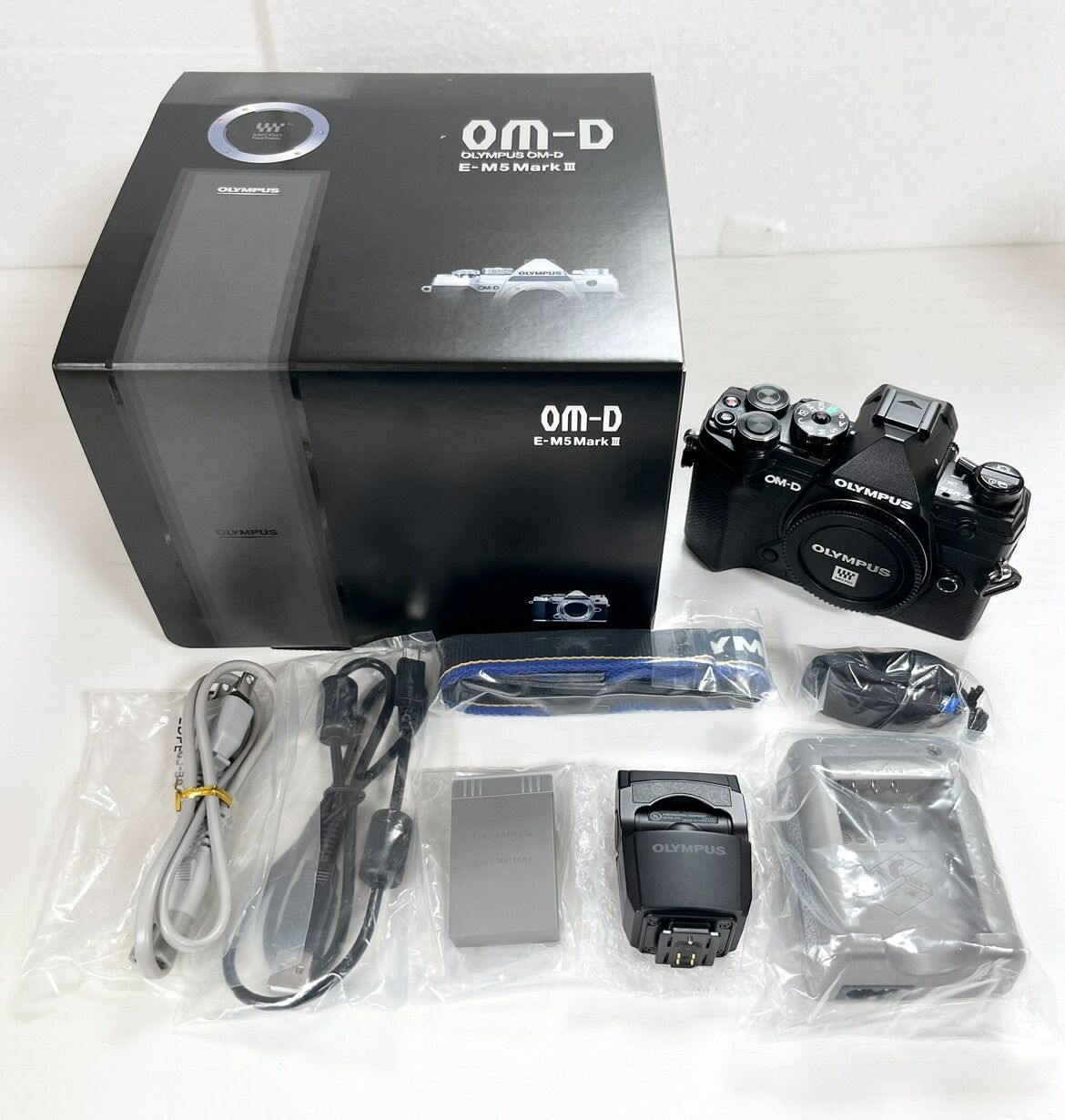 オリンパス OLYMPUS ミラーレス一眼カメラ OM-D E-M5 Mark III ボディ ブラック 良い 2580042204