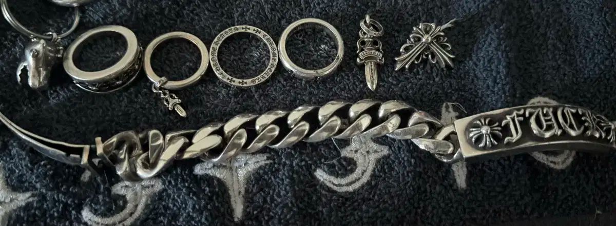 CHROME HEARTS(クロムハーツ)フローラルクロスコーナー ピンバッジ