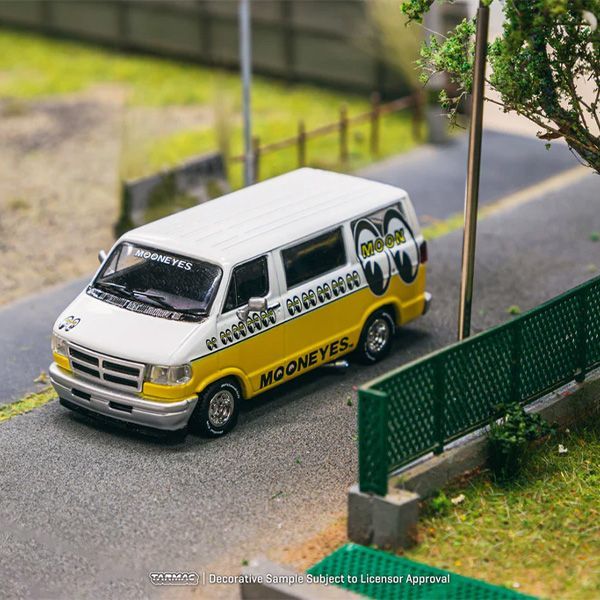 MOONEYES - 1:64 MOONEYES Dodge Van 【ムーンアイズ】ミニカー Amazon | ターマックワークス 1/64 ダッジ バン ムーンアイズ