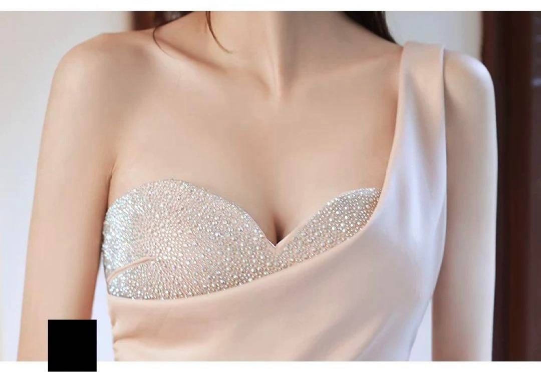 美しいシルエットのイブニングドレス☆アシンメトリーデザイン 美しいシルエットのイブニングドレス☆アシンメトリーデザイン