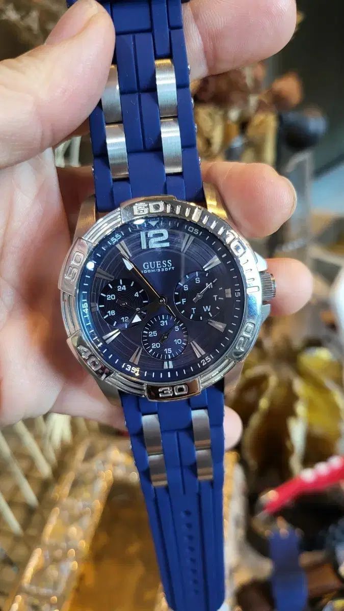 GUESS ゲス ブルー シリコーン バンド 男性 時計