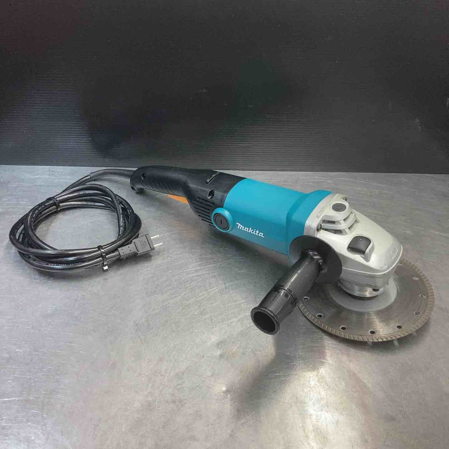 品 マキタ makita 180mm電子ディスクグラインダ GA7011C 東大和店