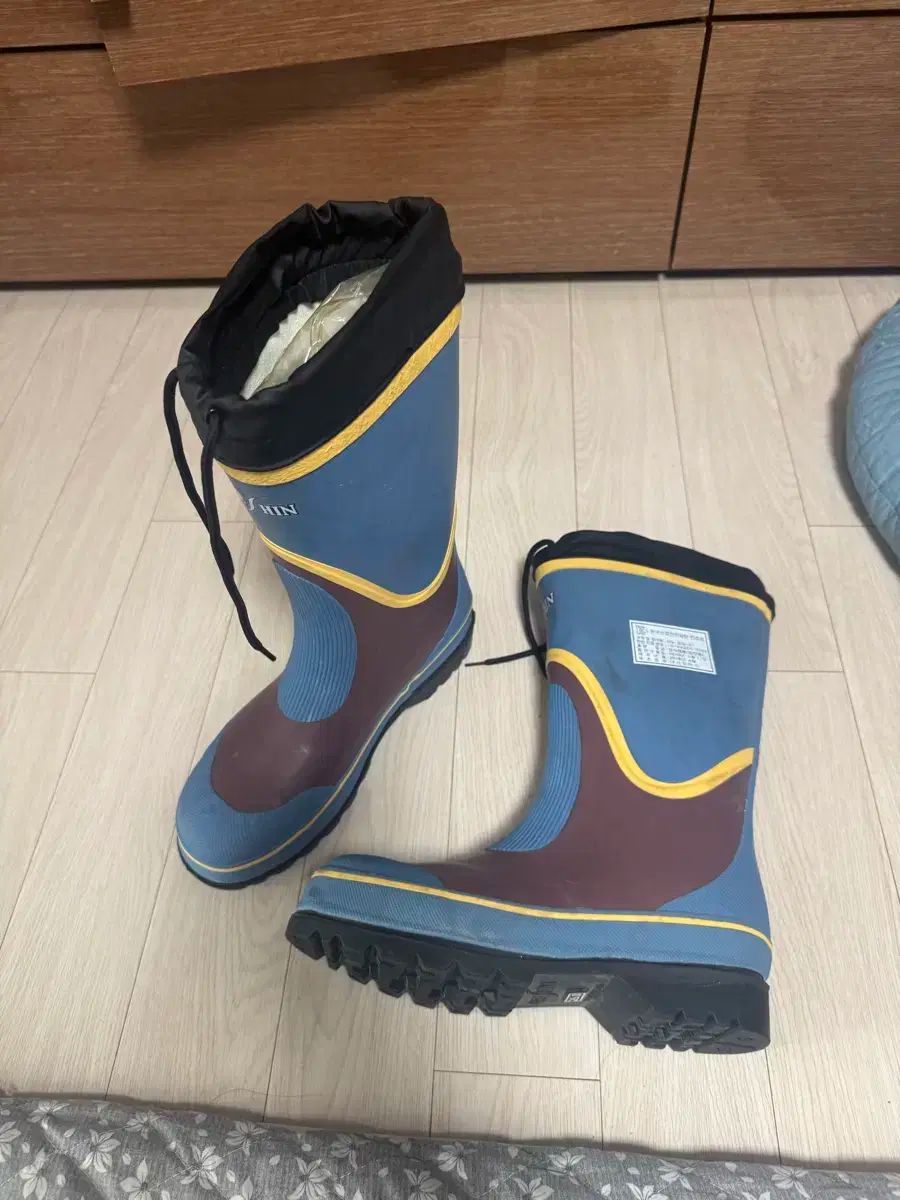 大興市 安全ブーツ 260