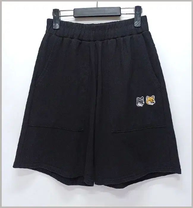 メゾンキツネ　ハーフパンツ MAISON KITSUNE(メゾンキツネ) ロゴワッペンハーフパンツ