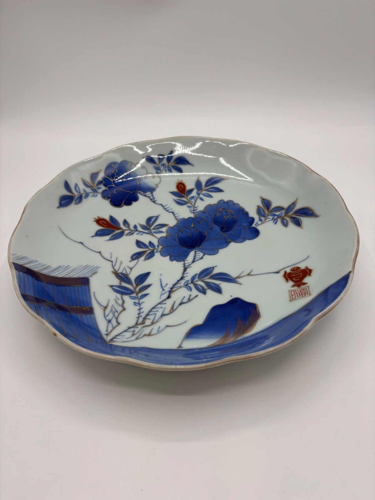 古伊万里　大皿　色絵　金彩　傷なし　都内の蔵から　直径31センチ 古伊万里 大皿 色絵 金彩 傷なし 都内の蔵から 直径31センチ
