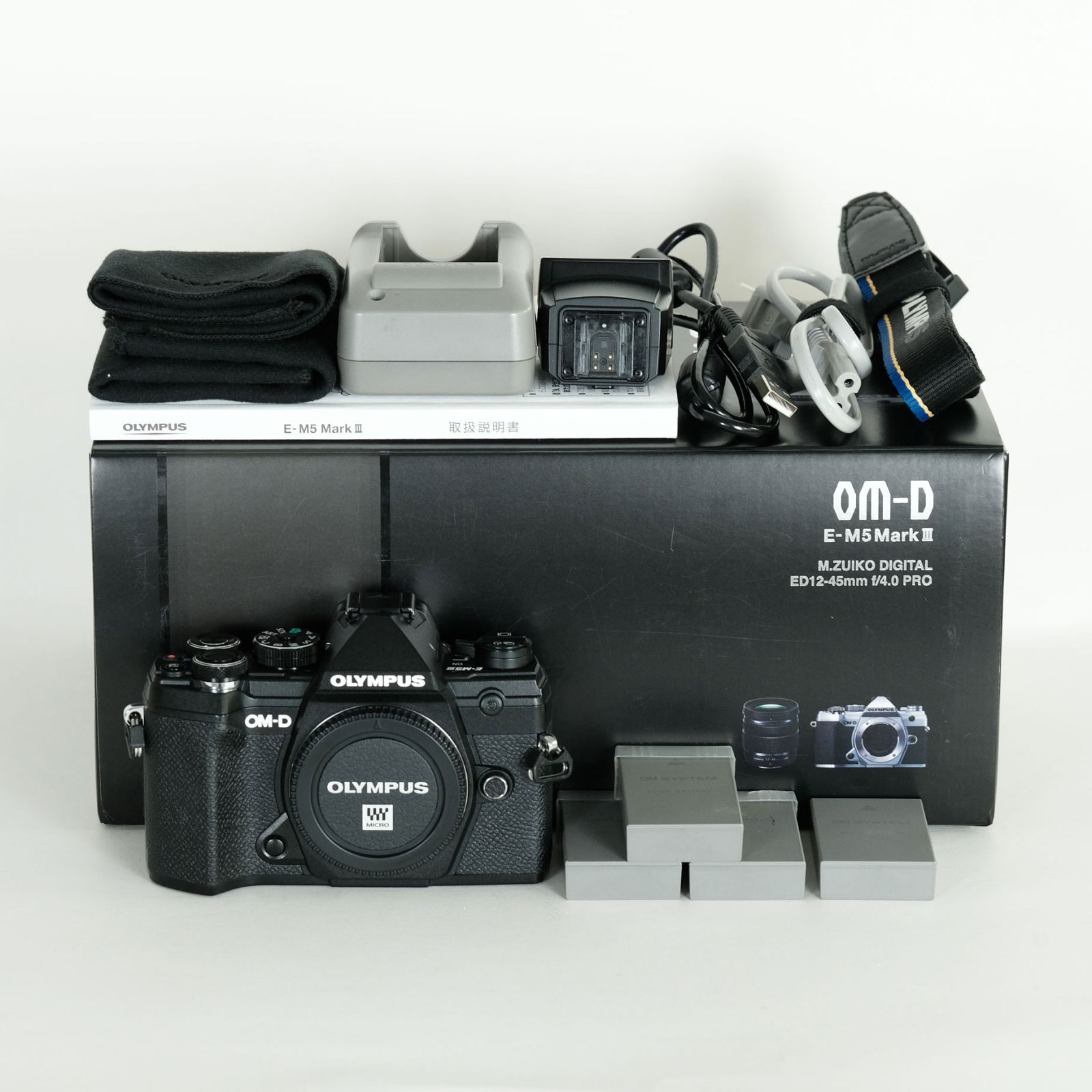 OLYMPUS OM-D E-M5 MarkⅢ 本体、バッテリー付き