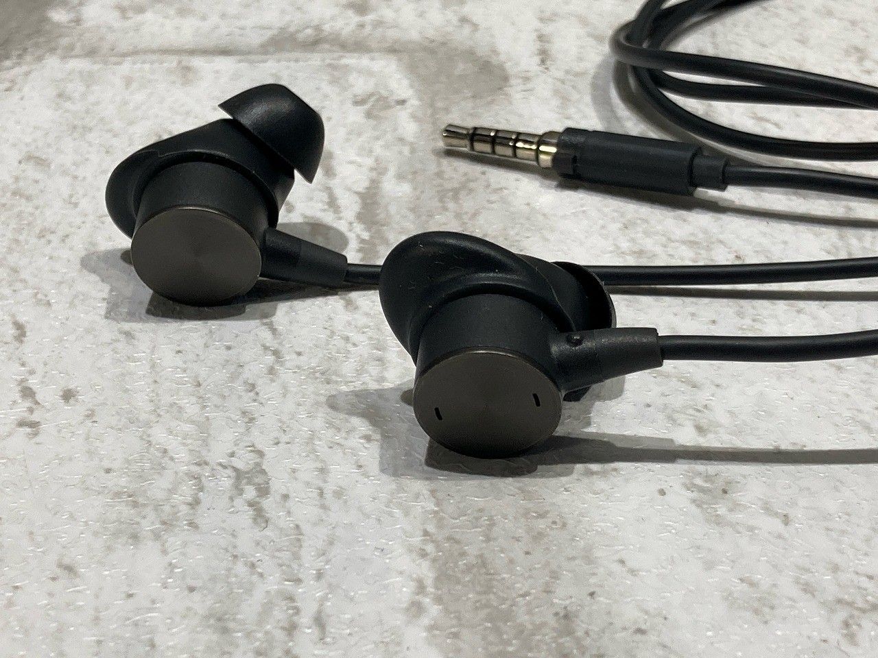 ★状態良好美品★ Logicool ロジクール 有線 3.5mm イヤホン ノイズキャンセリング マイク付き Zone Wired Earbuds ZONEWEBUC ☆★