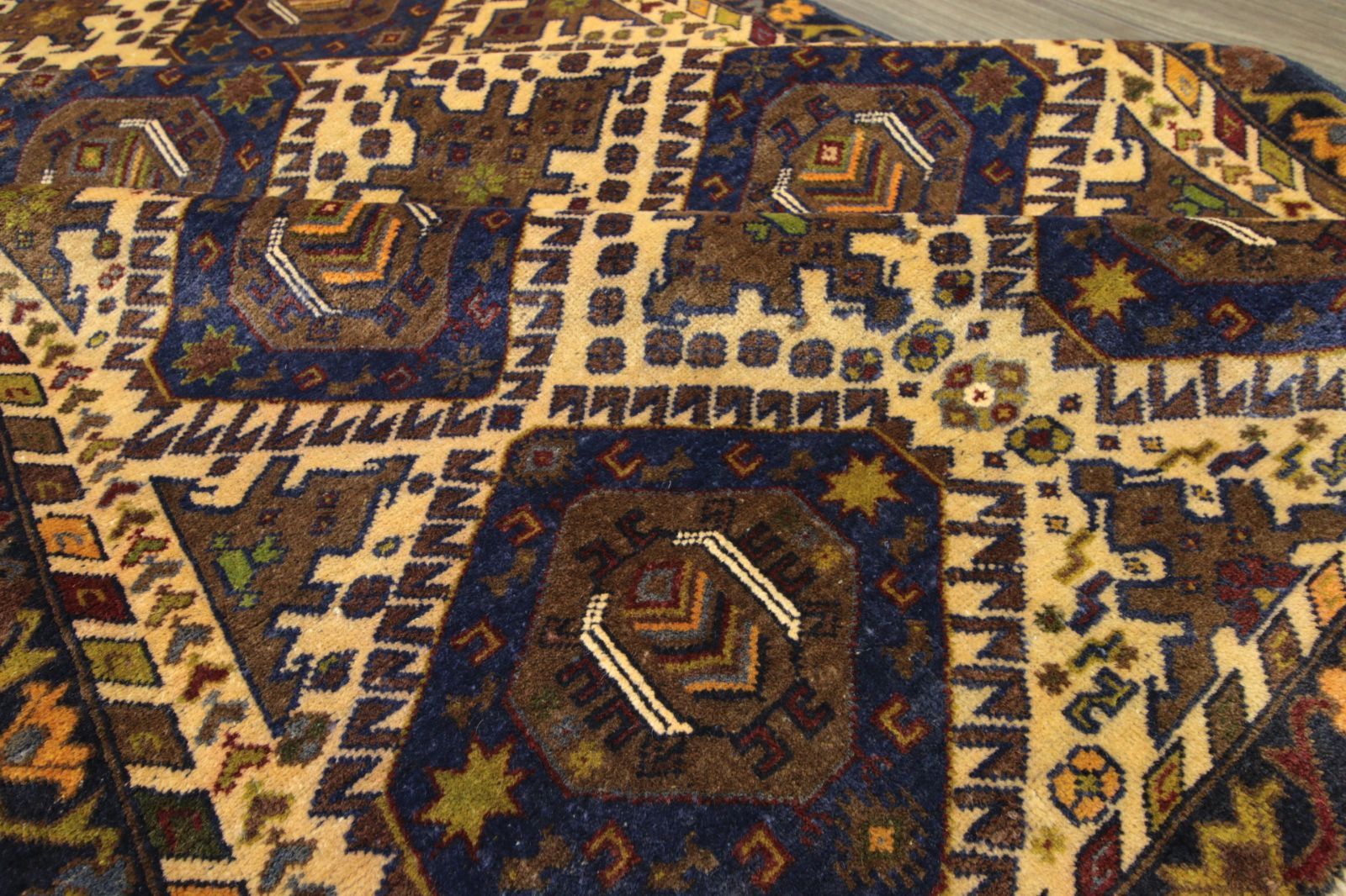 トライバルラグ 113x205cm