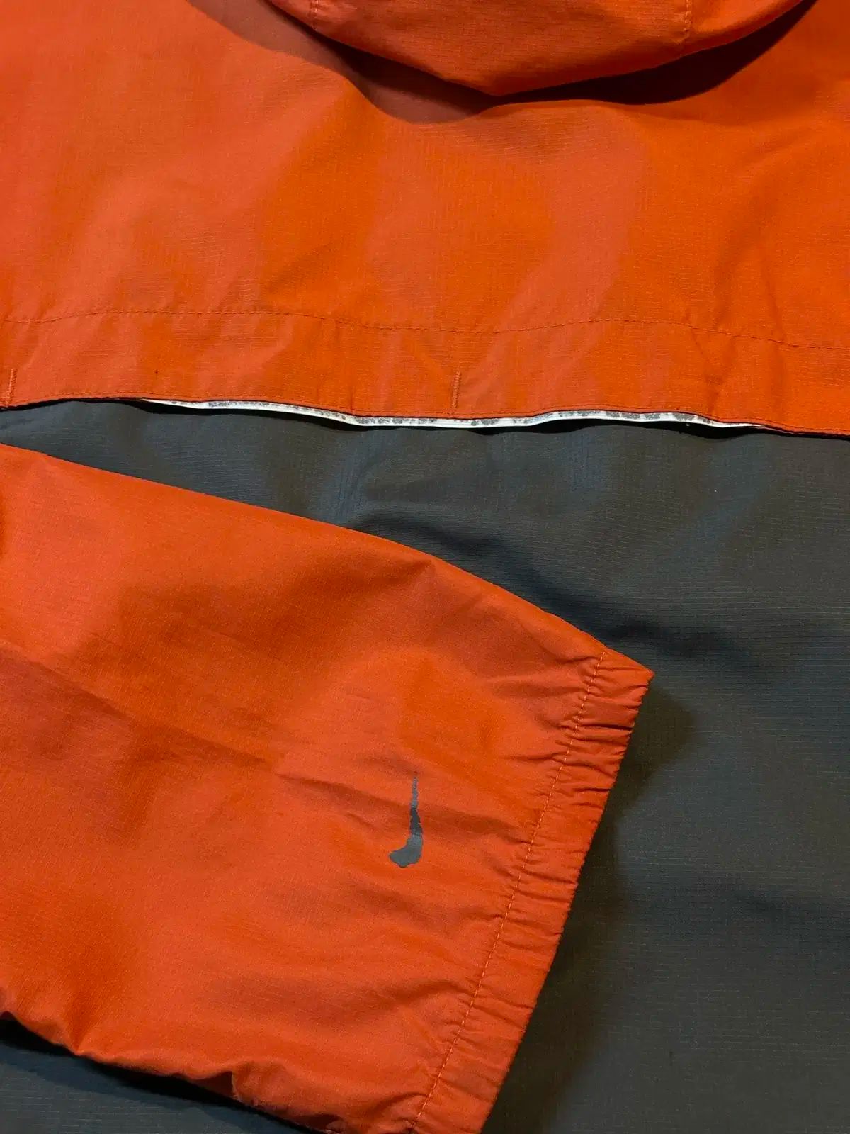 ナイキ ACG ストームフィット ライトウェイトジャケット オレンジ サイズL XL Nike(ナイキ） ACG ストームフィット バイカラー フード