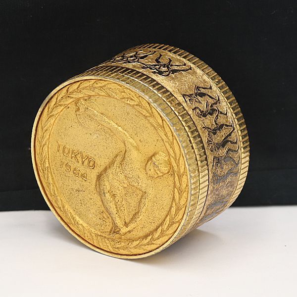 東京オリンピック(1964年)プレイバック版 セイコー QZ 東京オリンピック 1964 アイボリー文字盤 置時計