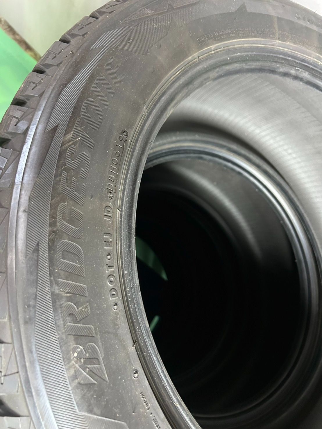 BRIDGESTONE BLIZZAK DM-V2 285 50R20 スタッドレスタイヤ 4本セット