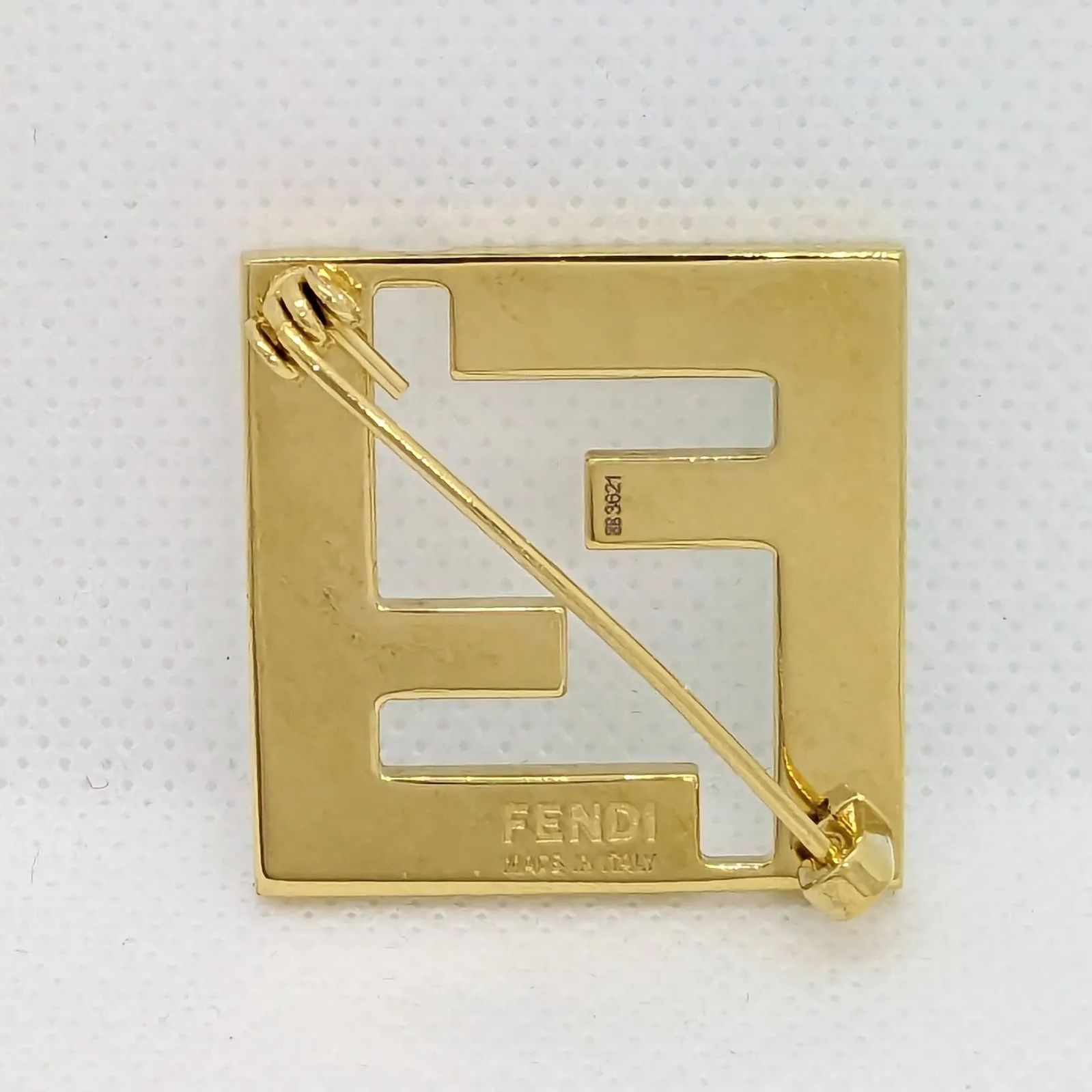 お気にいる 超レア美品！FENDI フォーエバーブローチ ブローチ ...