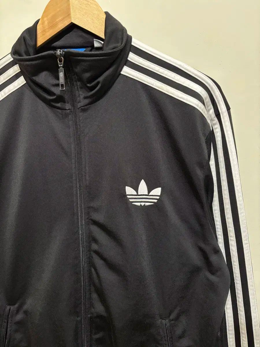 adidas アディダス