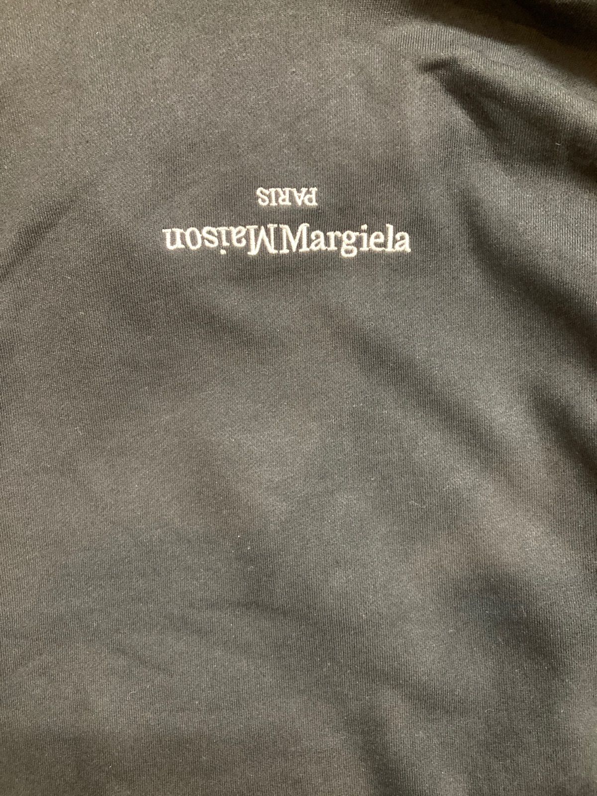 21ss Madison margiela 反転ロゴ フーディー 国内在庫】MAISON MARGIELA マルジェラ 反転ロゴ刺繍 Tシャツ