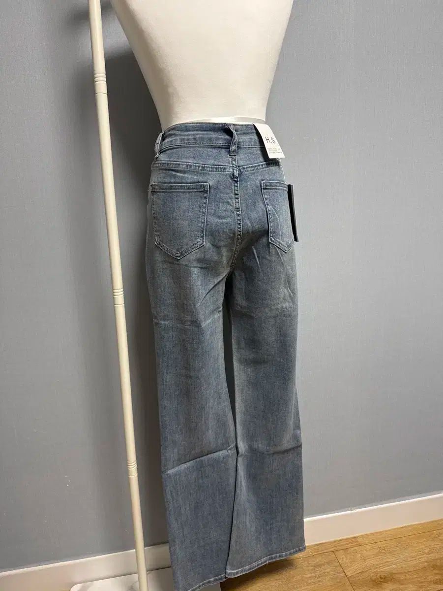 シックスブーツカット