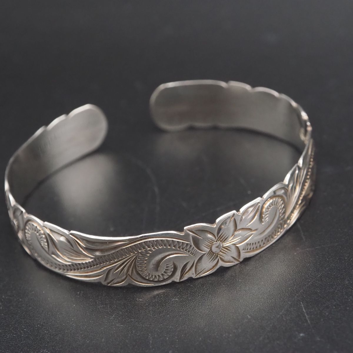 スワロフスキー エディスバングル Swarovski Edith Bangle