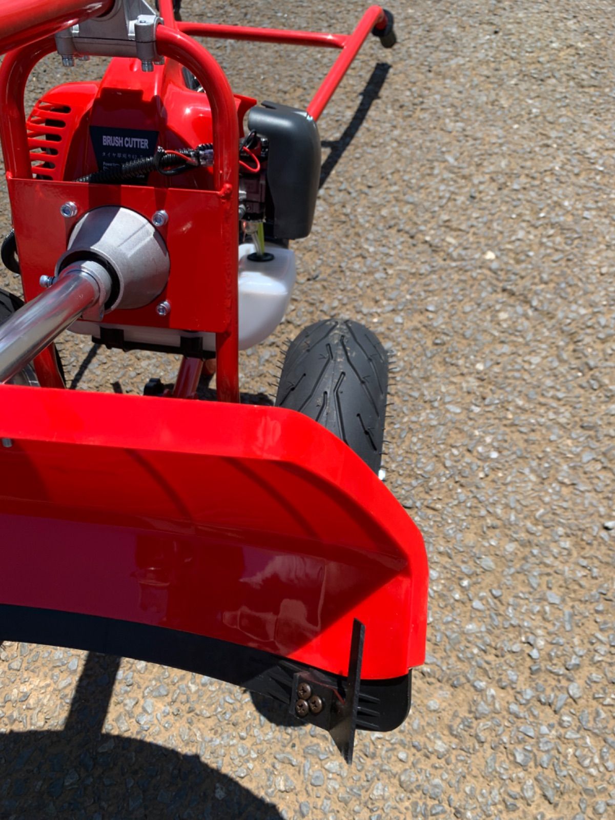 最強42.7cc！手押しタイヤ付エンジン草刈機◆新品おまけ付◆らくらく作業◎ 楽天市場】タイヤ付エンジン草刈機 手押し草刈り機 らくらく作業