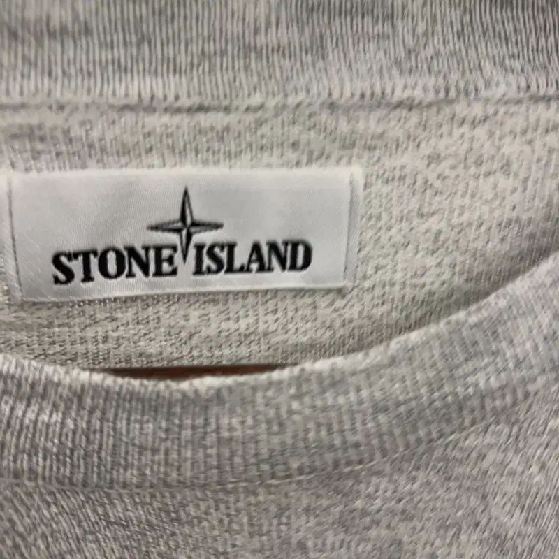 9839【美品・正規品確認済み】ストーンアイランド☆ワッペン付きLサイズニット STONE ISLAND(ストーンアイランド) 22AWハーフジップニット