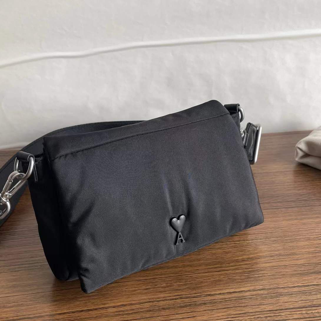 【AMI PARIS】Adc tech lunch クロスボディバッグ AMI PARIS Adc Tech Lunch Box Bag AMI