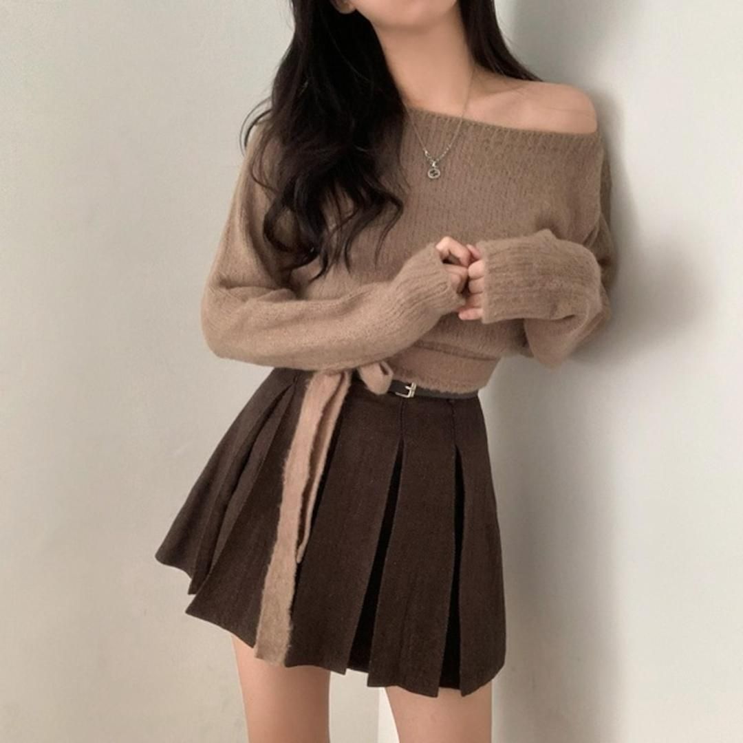 タグ付き♡GOLDS♡ハートチャーム＆ダブルジッパー♡チョーカー付きトップス♡白 韓国肩見せ♡チョーカー付き ニットトップス ショルダーオープン