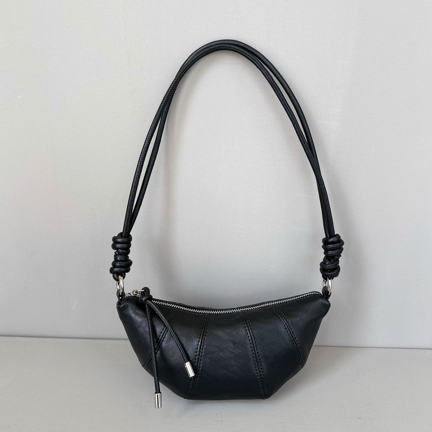 韓国デザイン レザーハンドバッグ クロワッサン 本革 BAG 頭層羊皮のクロワッサンバッグ、本革のホルンバッグ、小眾