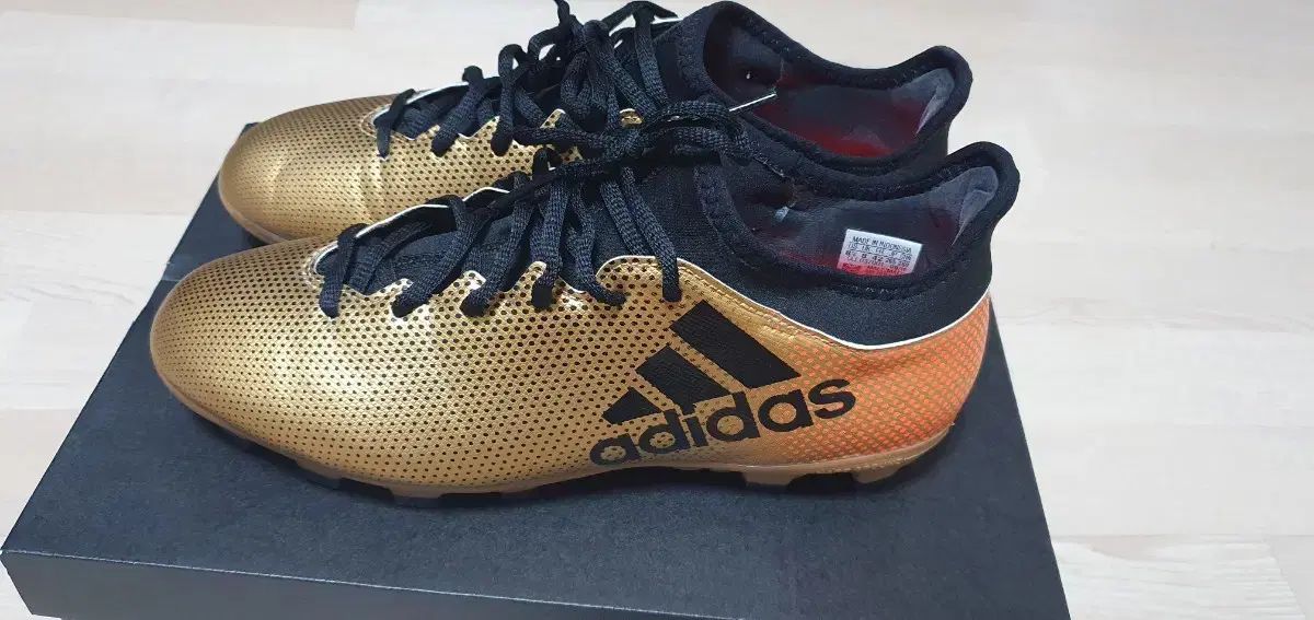 【雷市場（ポンジャン）商品韓国直送】adidas(アディダス) サッカーシューズ 265
