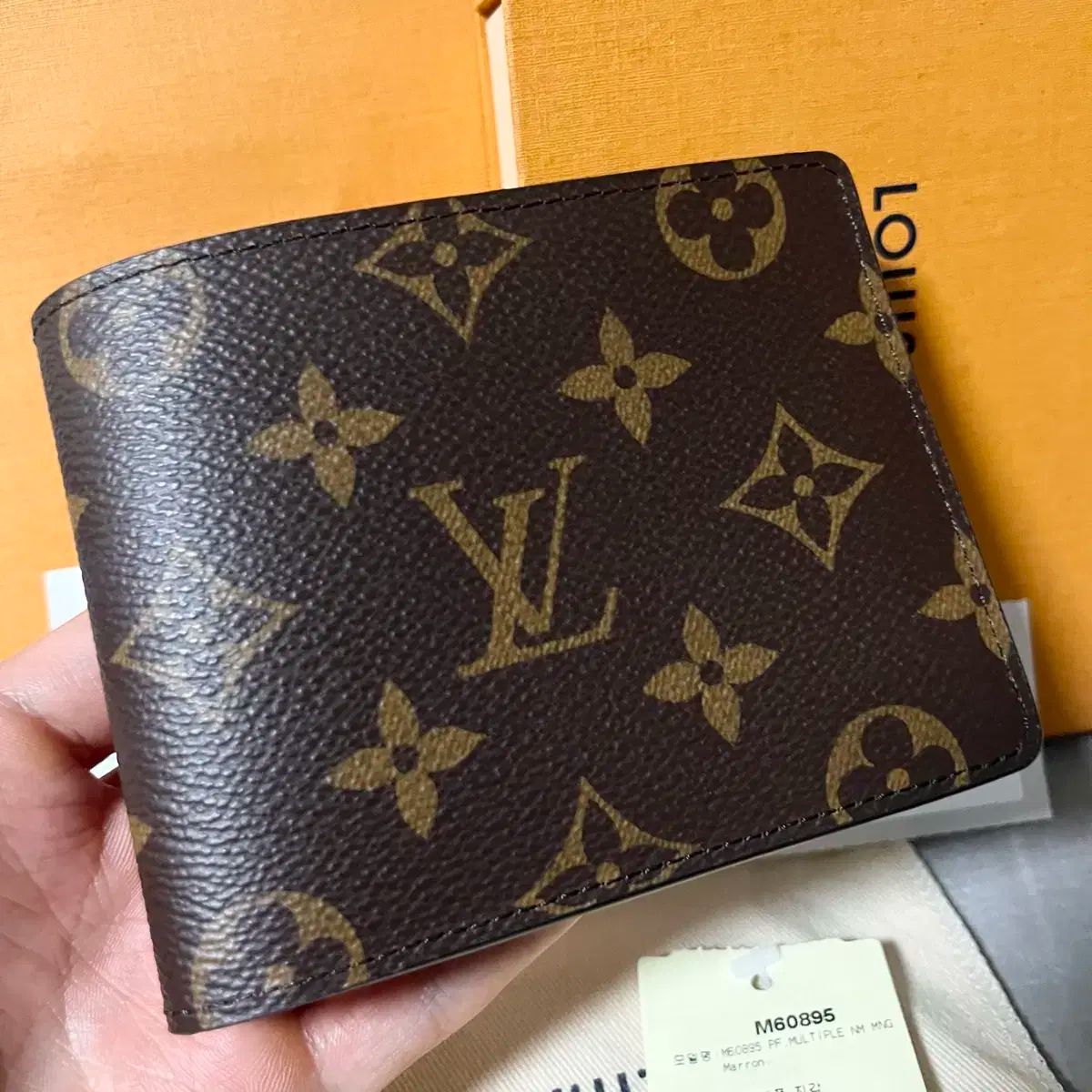 ルイヴィトン モノグラム ポルトフォイユミュルティプル 二つ折り財布
