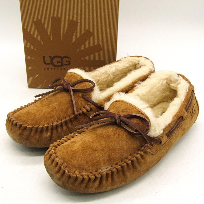 UGG W DAKOTA FLUFF モカシン 箱付き　25cm UGG W DAKOTA FLUFF モカシン 箱付き 25cm 新品値下げ中！UGG ダコタ