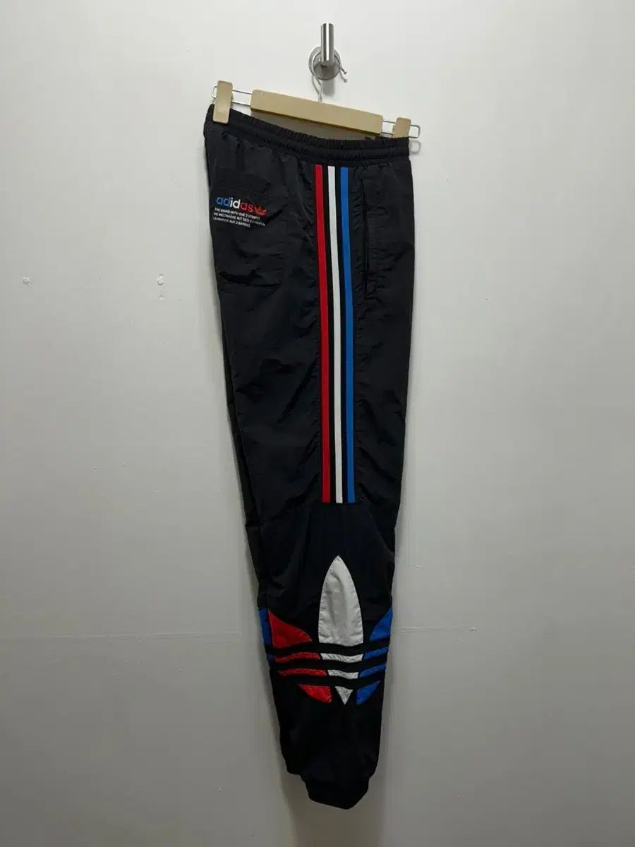 adidas アディダス