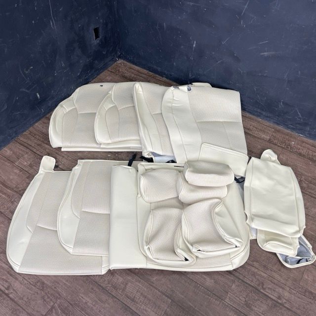 クラッツィオ エアー プリウス ZVW30用 シートカバー 全席セット 【未使用品】Clazzio Air ET-1070 アイボリー 065081 / 22580