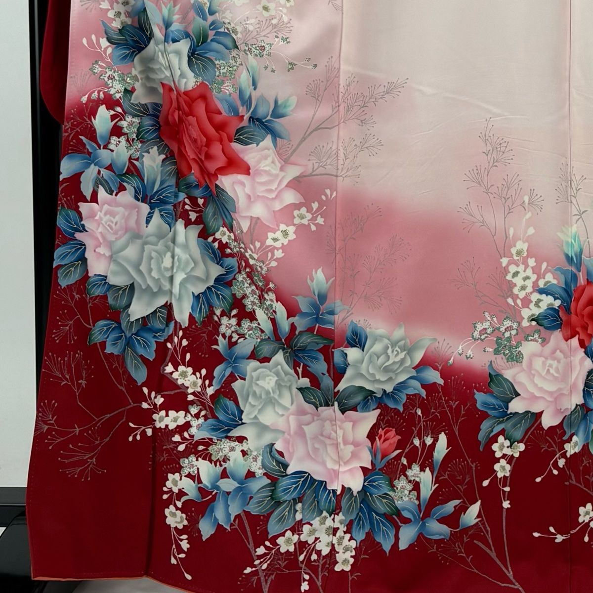 着物　袷　振袖　正絹　身丈166cm 仕付け糸付　美品　未着用品 振袖 身丈165cm 裄丈67cm M 袷 桜 流水 金彩 刺繍 赤 正絹 秀品