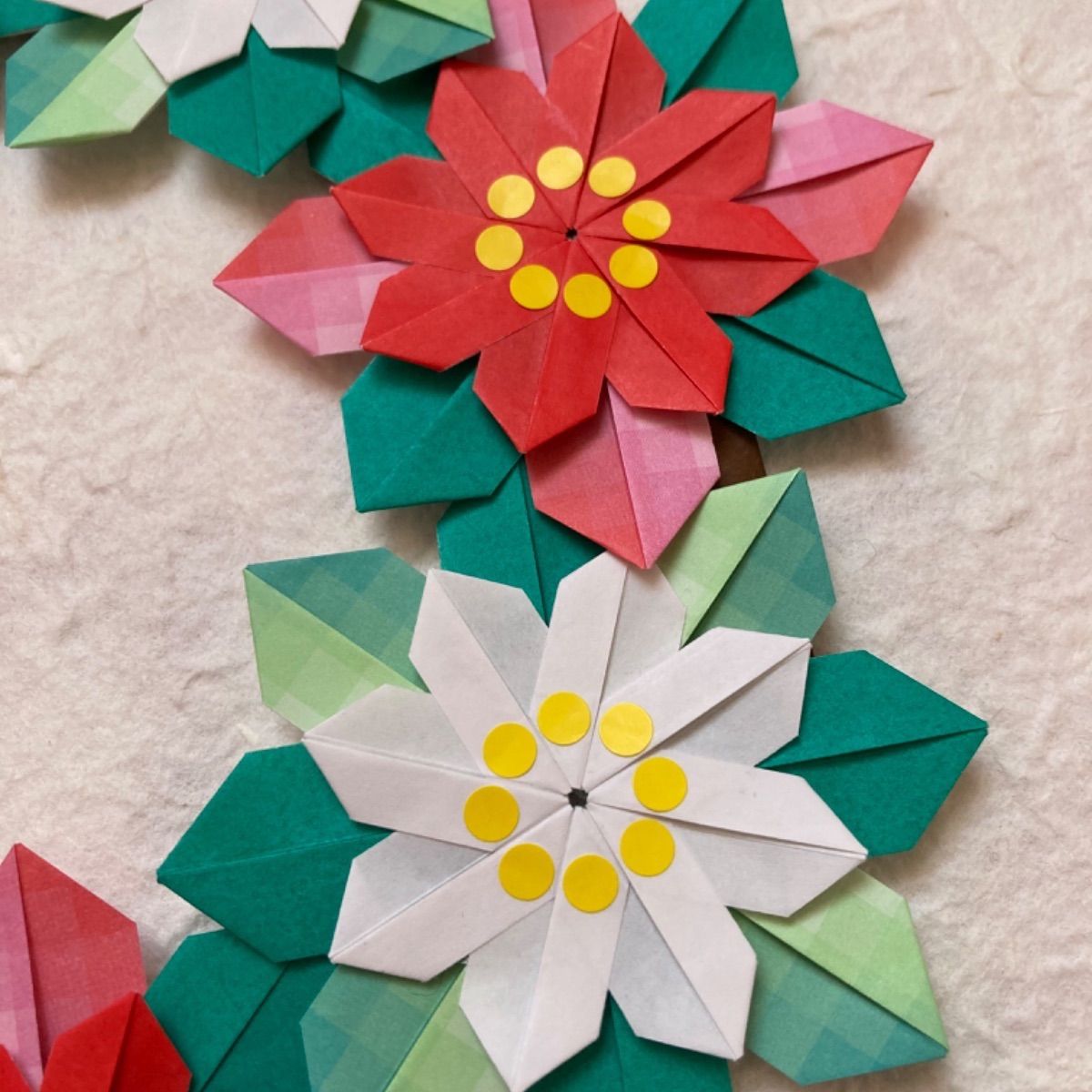 メルカリshops 折り紙冬リース レッド ホワイト