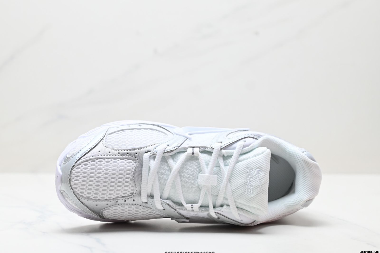 Nike V5 RNR ナイキ 快適でユニバーサルな滑り止め性能があり 摩耗に強いロートップカジュアルシューズ-MM輸入1