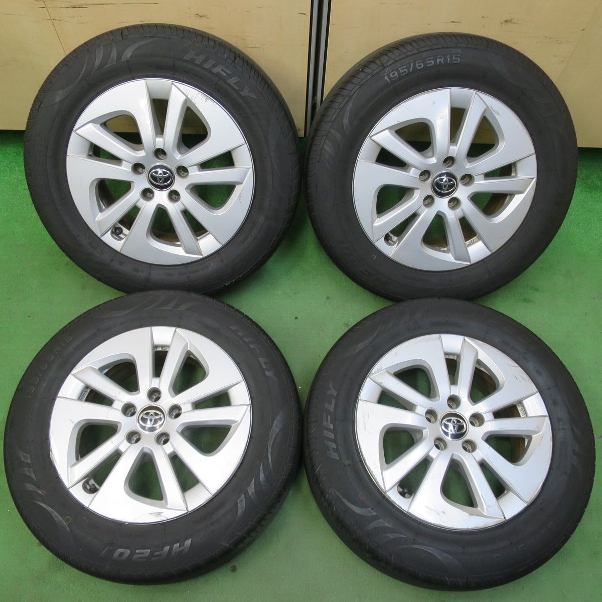 4本価格！22年☆トヨタ 50系 プリウス 純正 195/65R15 ハイフライ 
