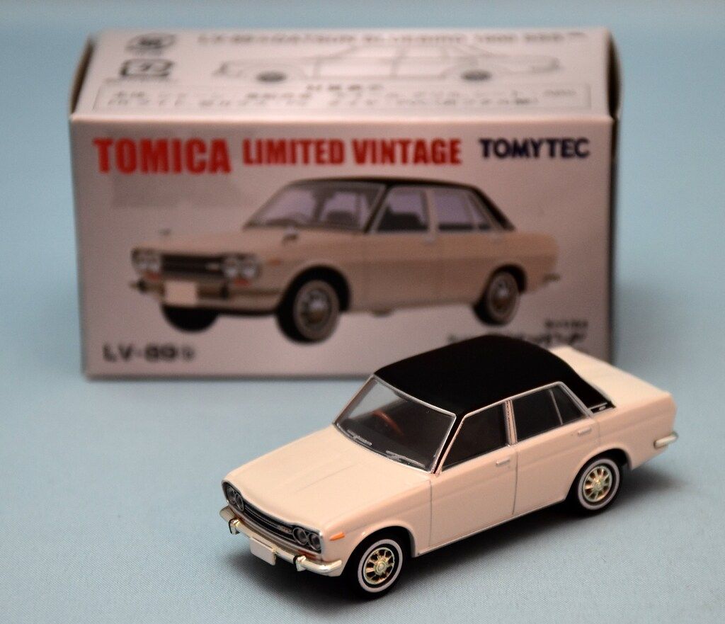 トミーテック TOMICA LIMITED VINTAGE ダットサン ブルーバード
