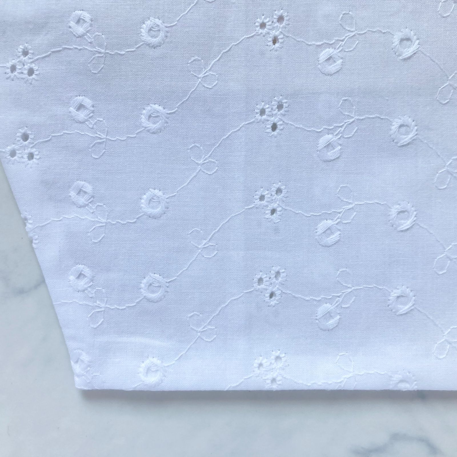 セーラーカラーのネッククーラー（花柄総刺繍レースB）保冷剤ポケット付き