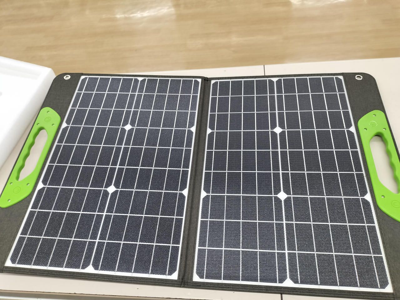 EENOUR 折りたたみ式ソーラーパネル HYD-T60 EENOUR F able Solar Panel HYD-T60