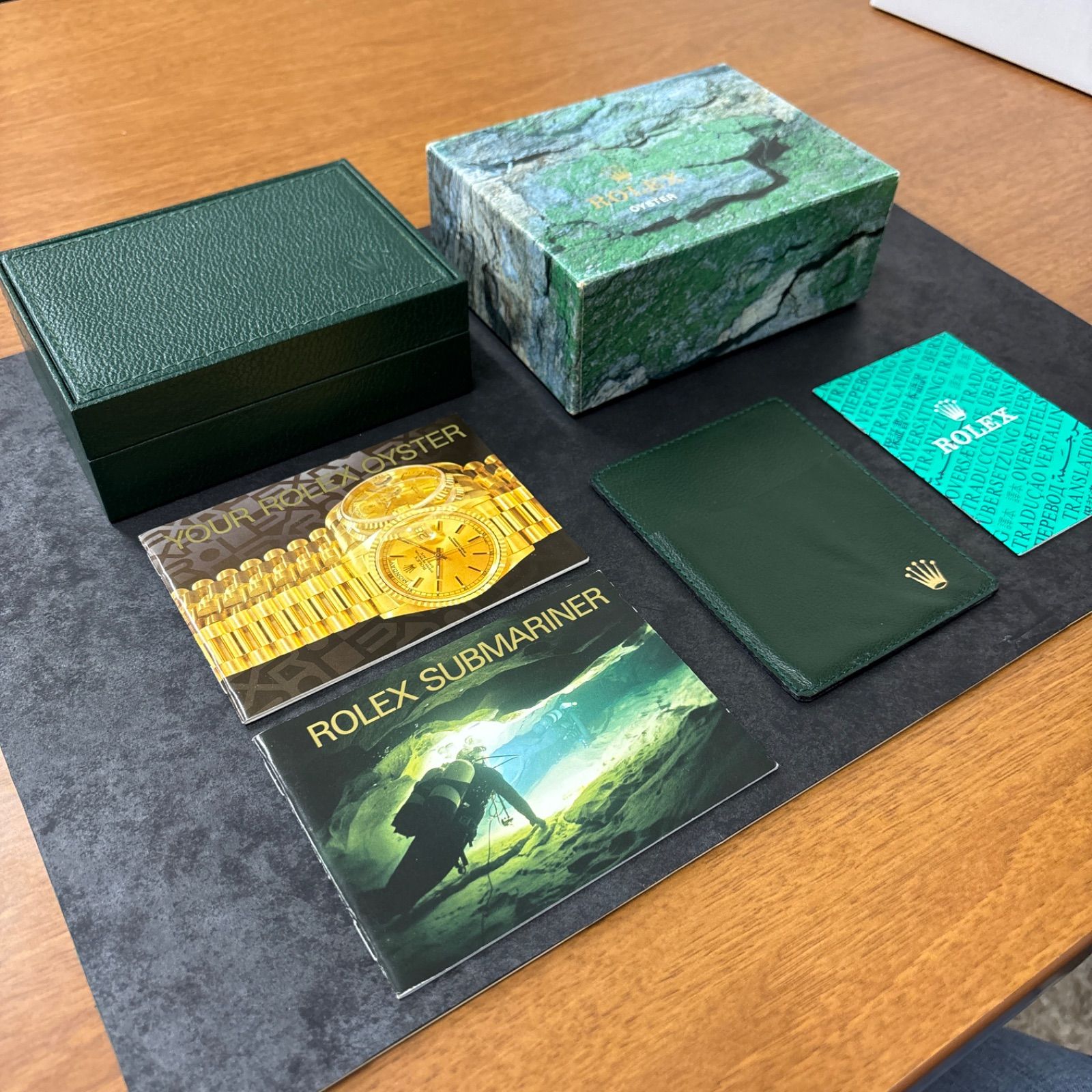 ROLEX ロレックス 純正ケース Mサイズ　【付属品付き】 ROLEX ロレックス ケース （写真にある付属品付き） - メルカリ