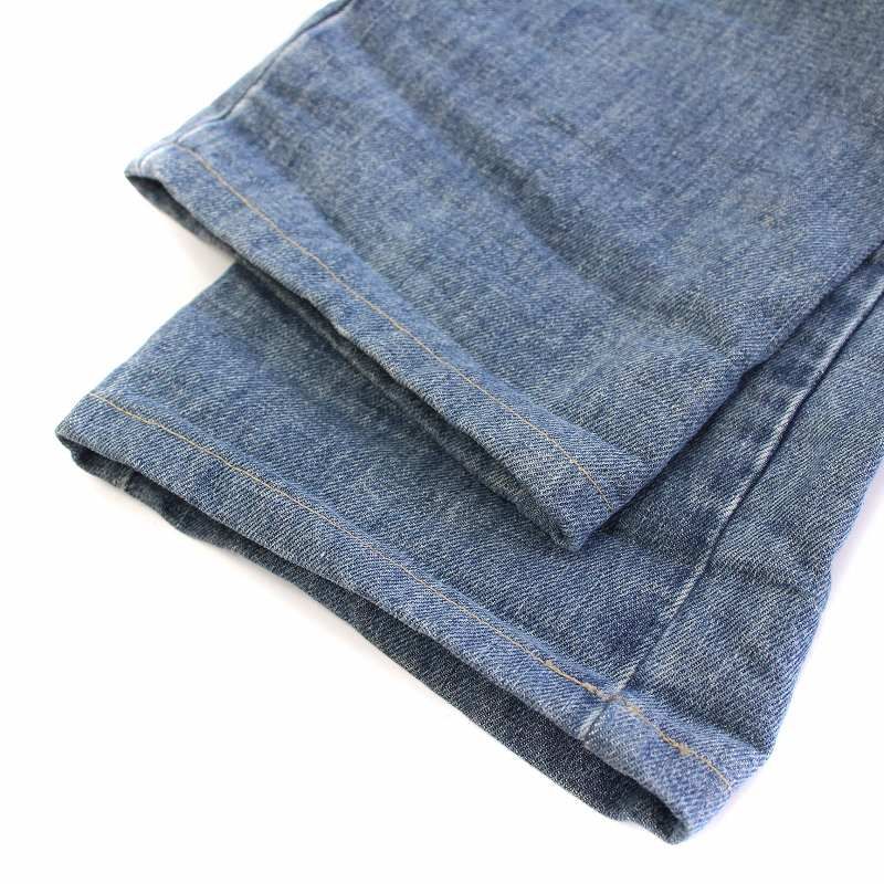 GUCCI（グッチ）　デニムストレート　ブルー Gucci logo-patch straight-leg Jeans | Blue | FARFETCH
